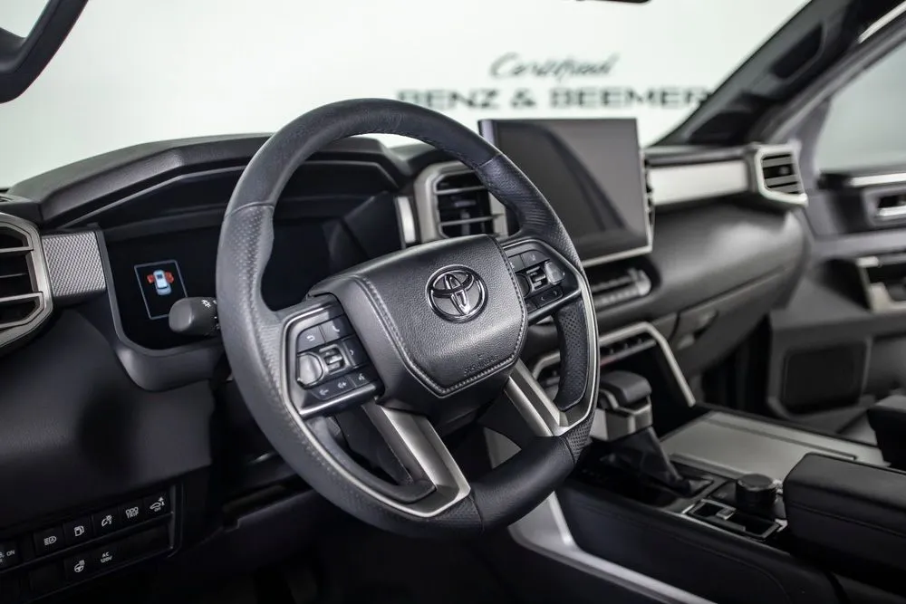 Toyota Sequoia photo 25