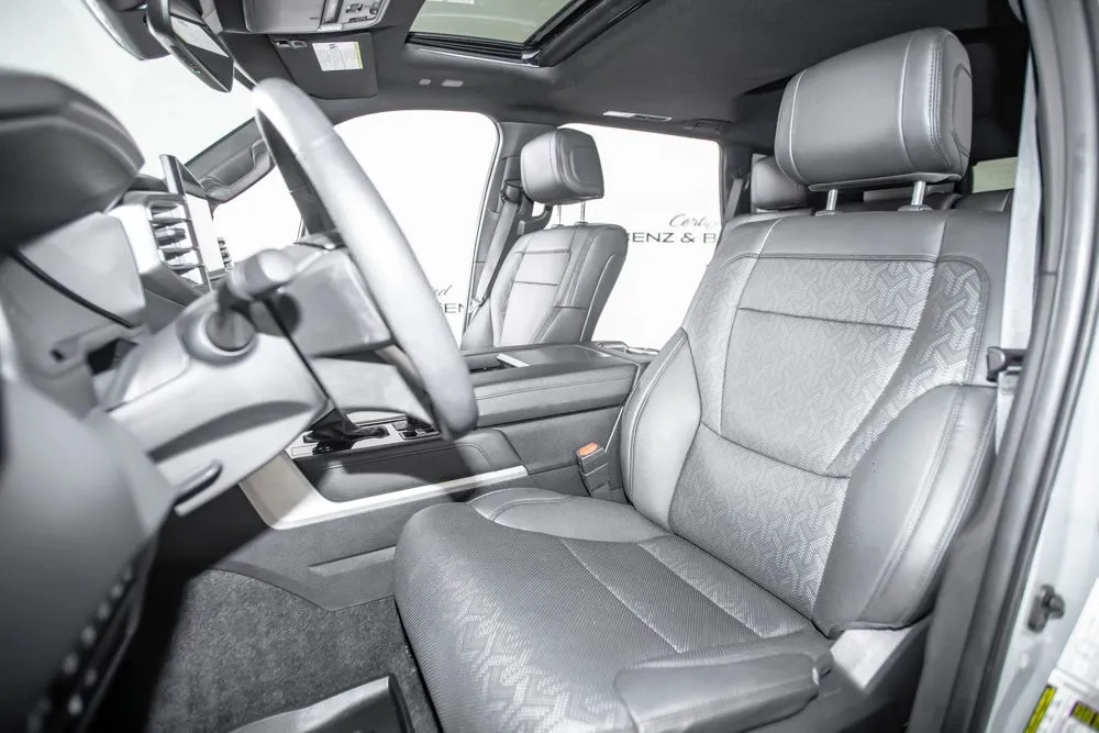 Toyota Sequoia photo 14