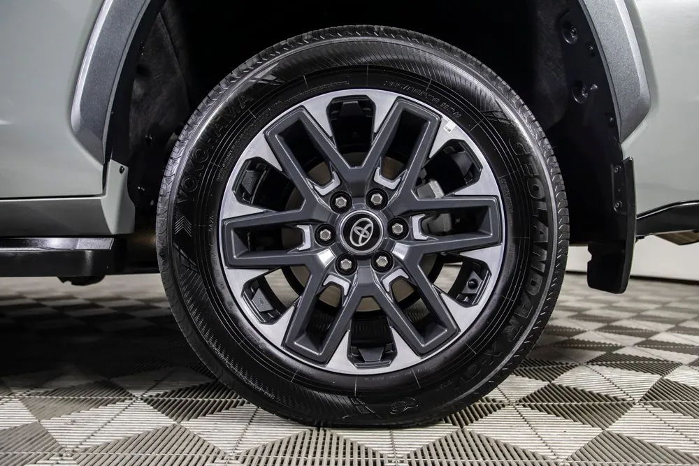 Toyota Sequoia photo 51