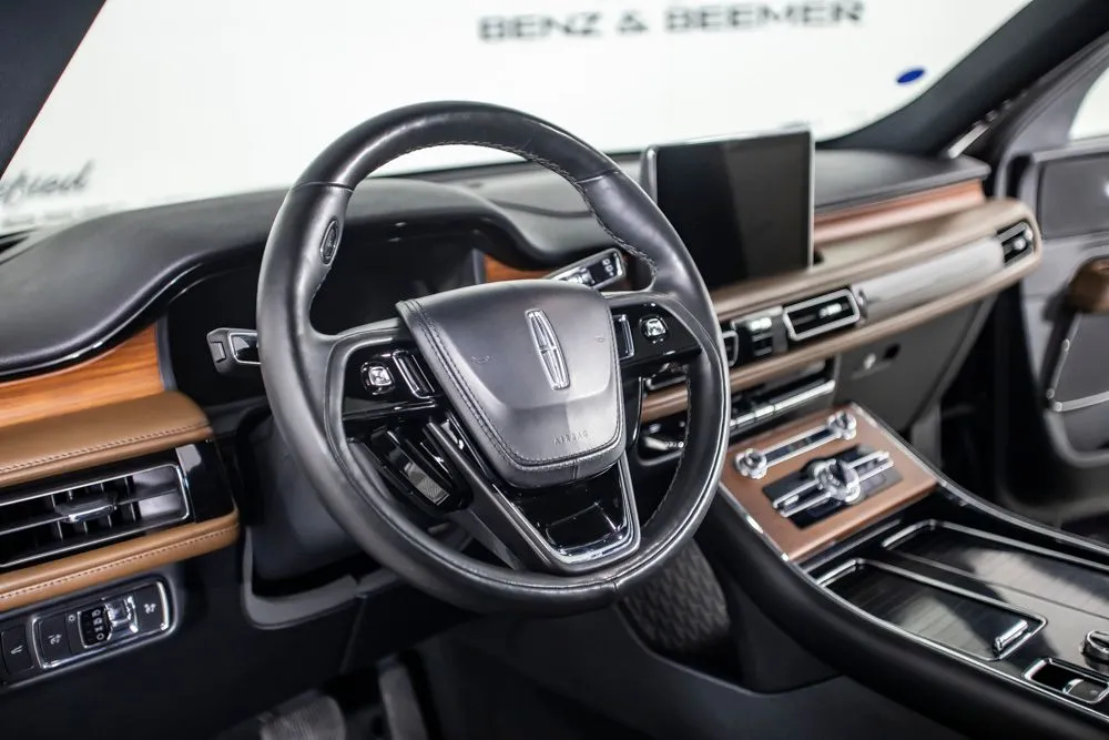 Lincoln Aviator photo 23