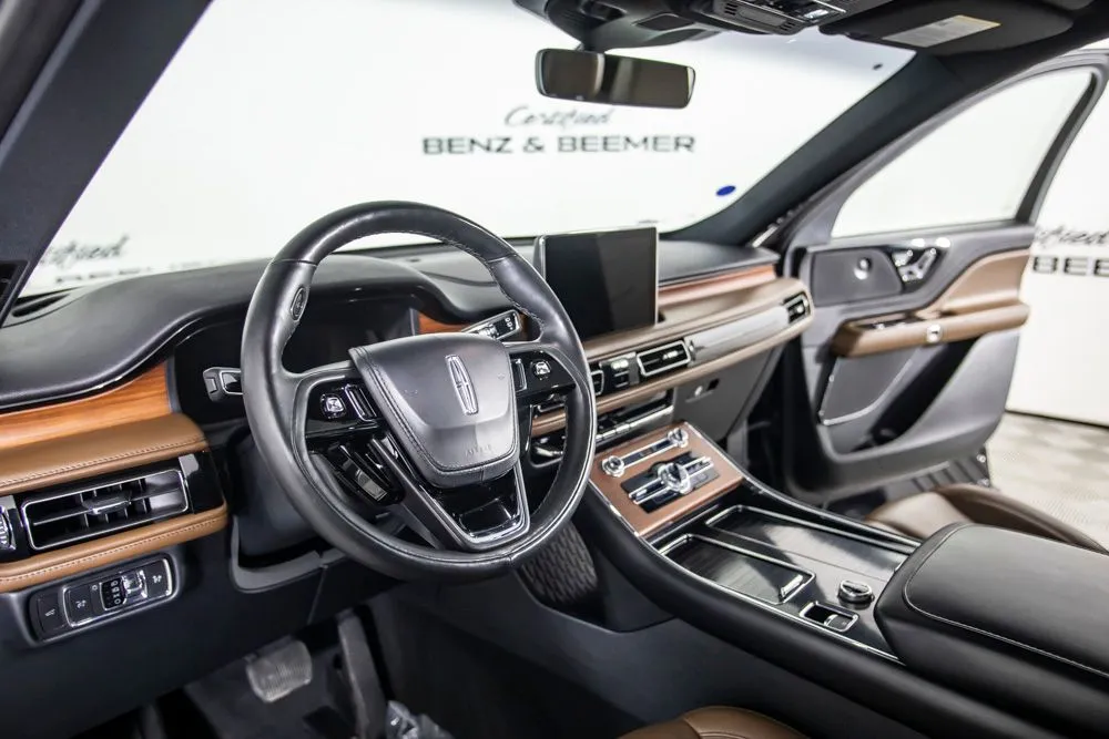 Lincoln Aviator photo 22