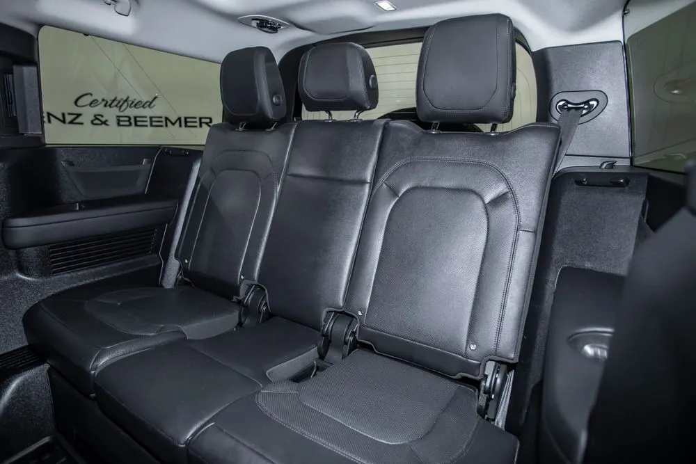 Land Rover Defender photo 16