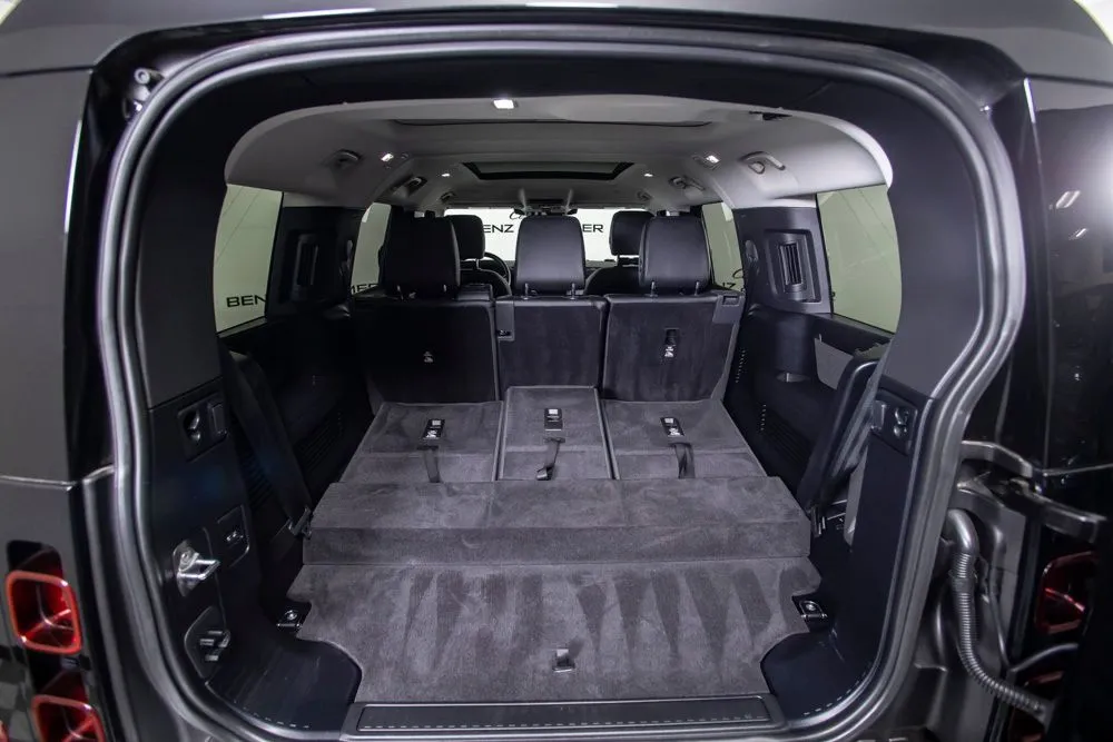 Land Rover Defender photo 9