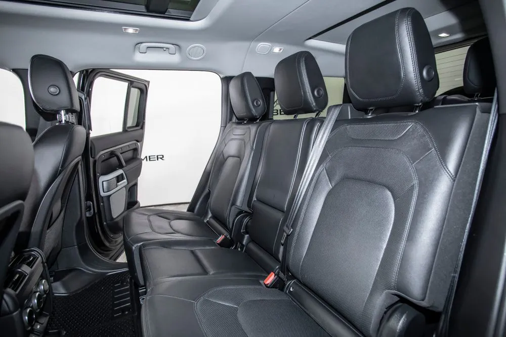 Land Rover Defender photo 15