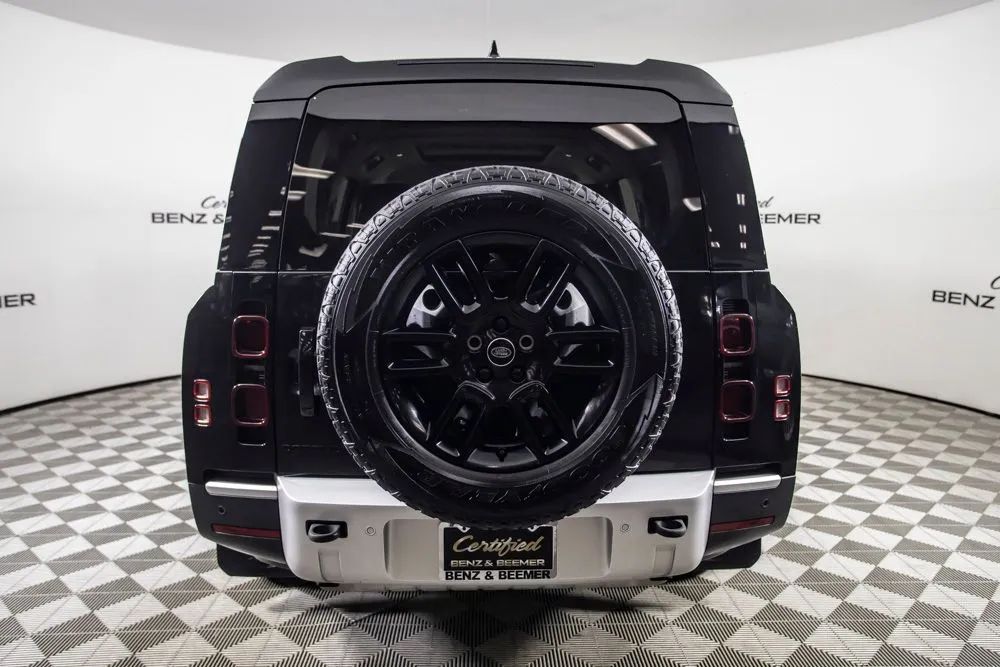 Land Rover Defender photo 7
