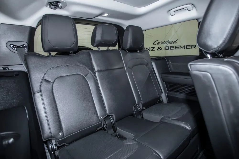 Land Rover Defender photo 17