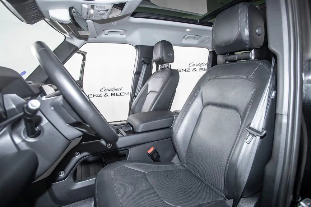 Land Rover Defender photo 14
