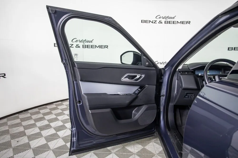 Land Rover Range Rover Velar photo 17