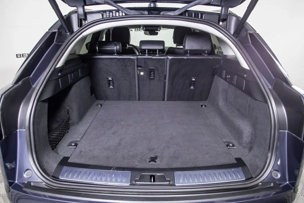 Land Rover Range Rover Velar photo 8