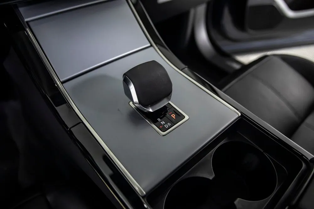 Land Rover Range Rover Velar photo 32