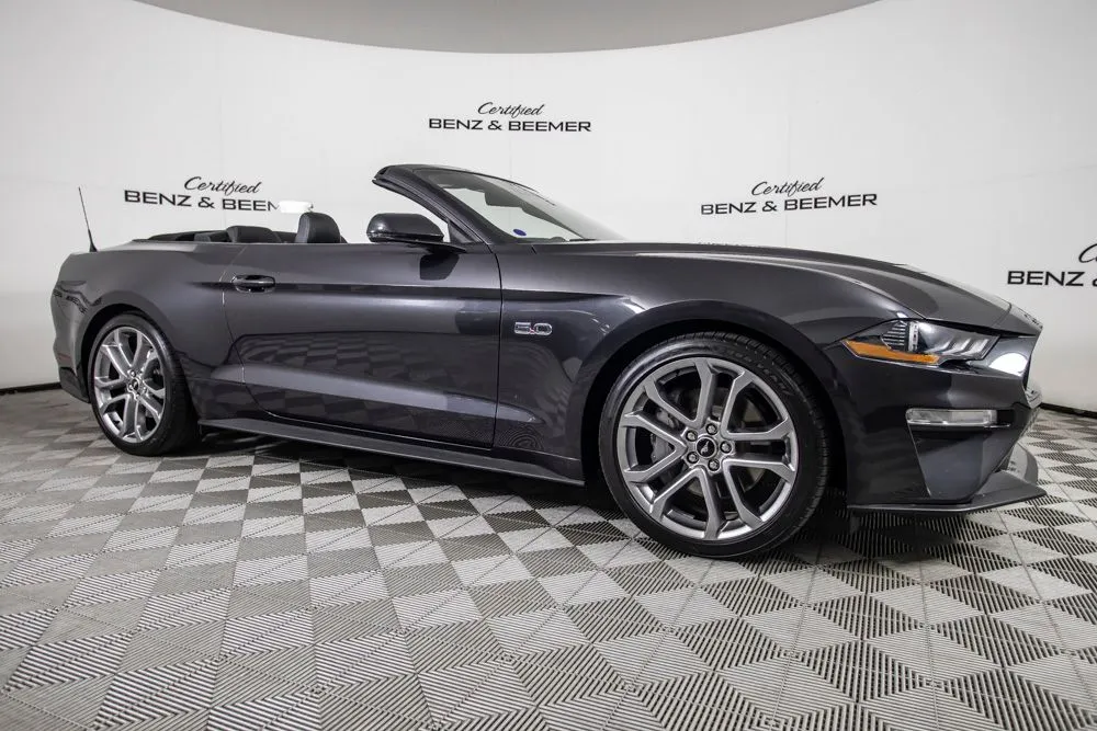Ford Mustang photo 3