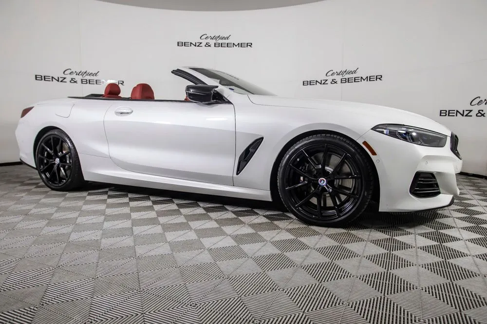 BMW 8 Series photo 3