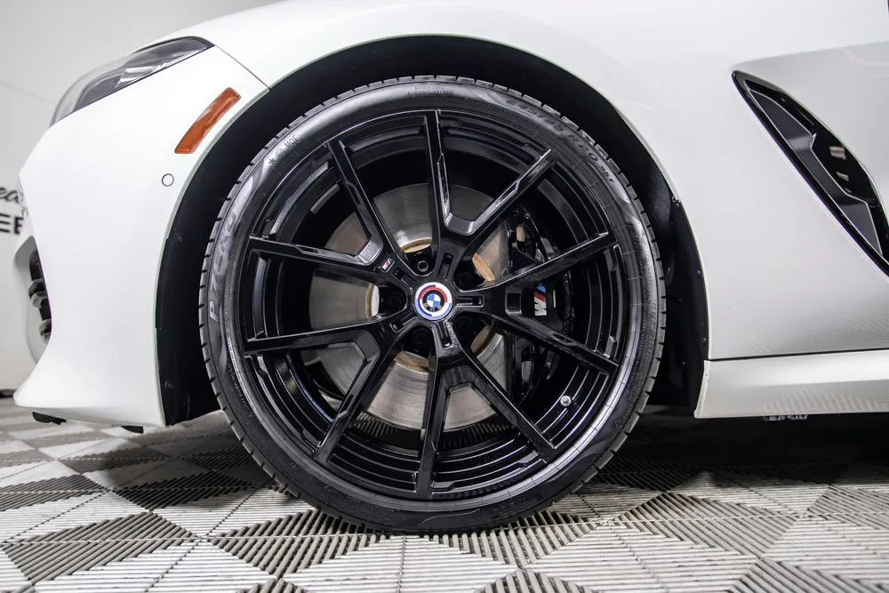 BMW 8 Series photo 40