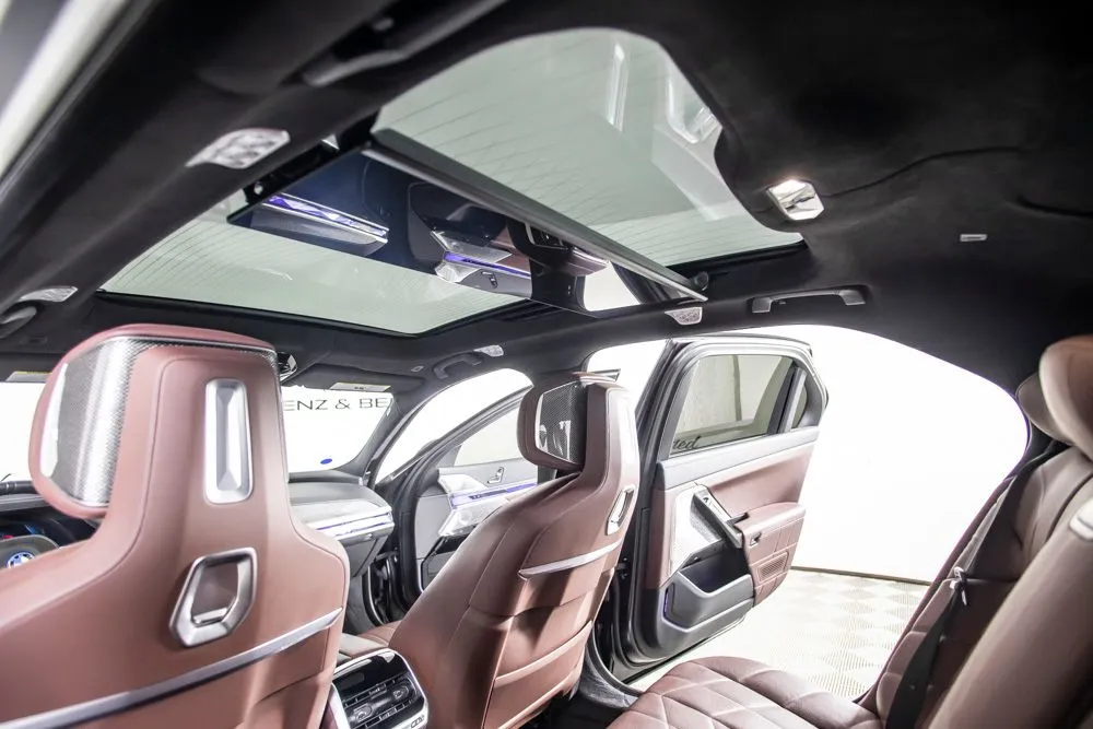 BMW i7 photo 25