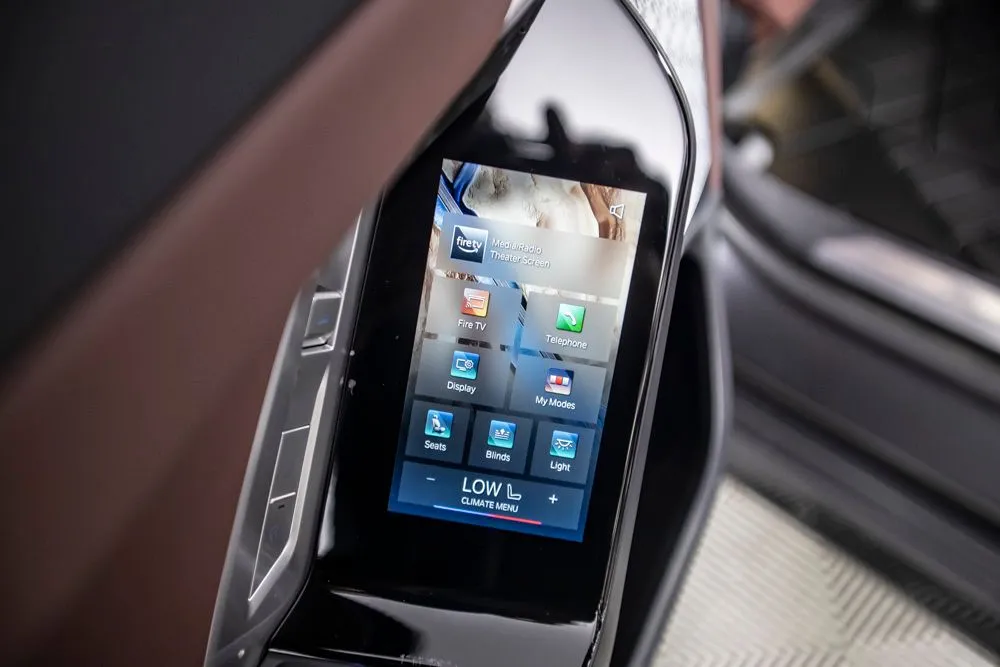 BMW i7 photo 23