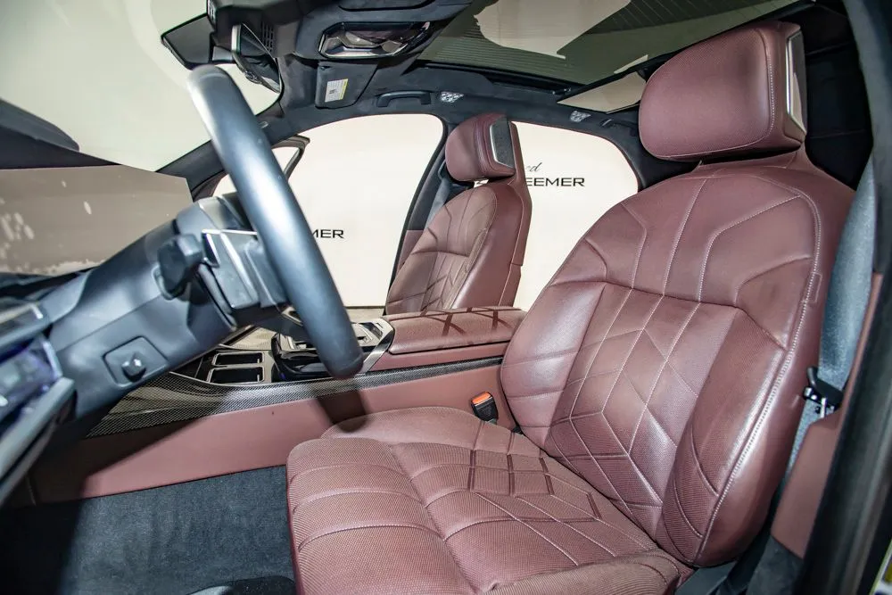 BMW i7 photo 14