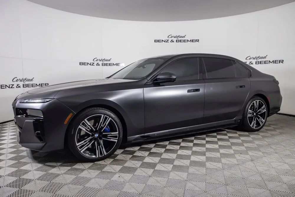 BMW i7 photo 9