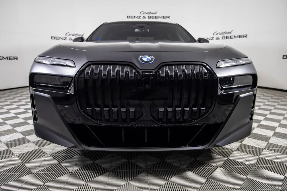 BMW i7 photo 5