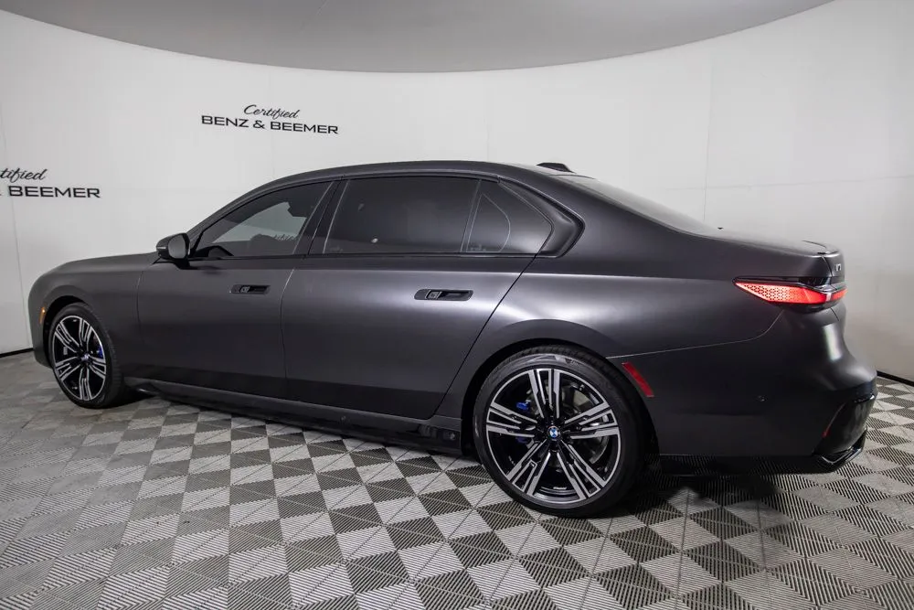 BMW i7 photo 11