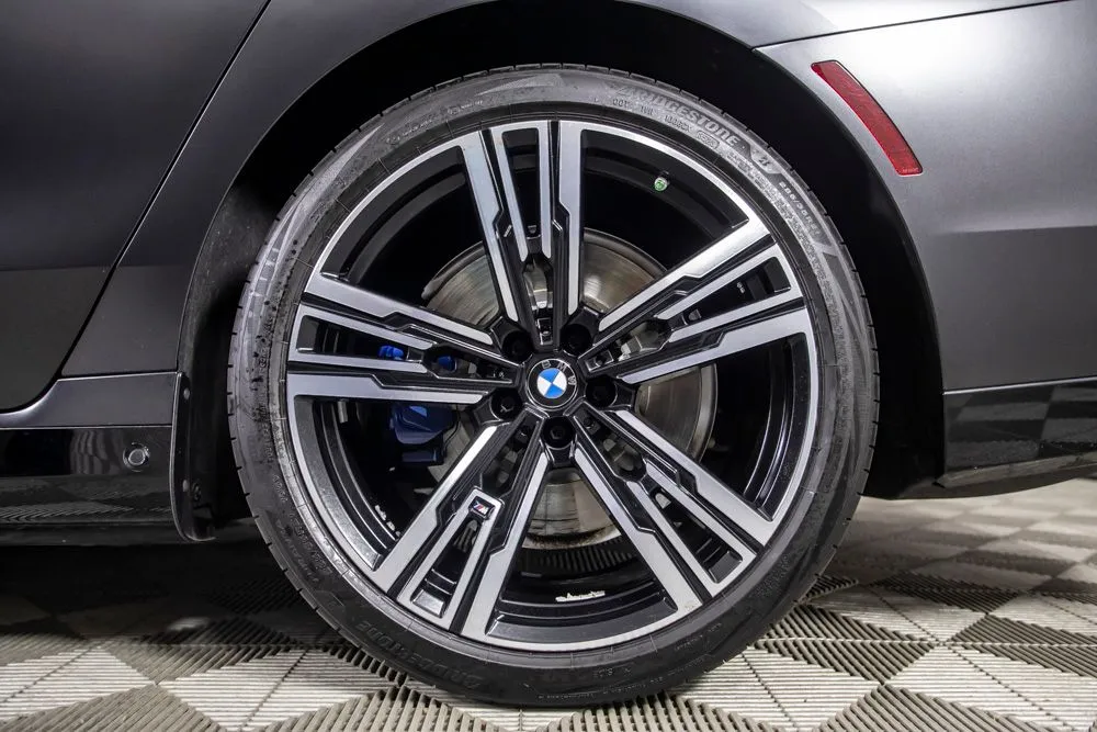BMW i7 photo 52