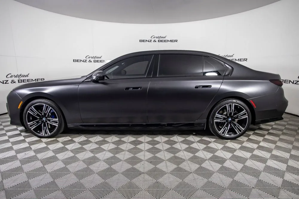 BMW i7 photo 10