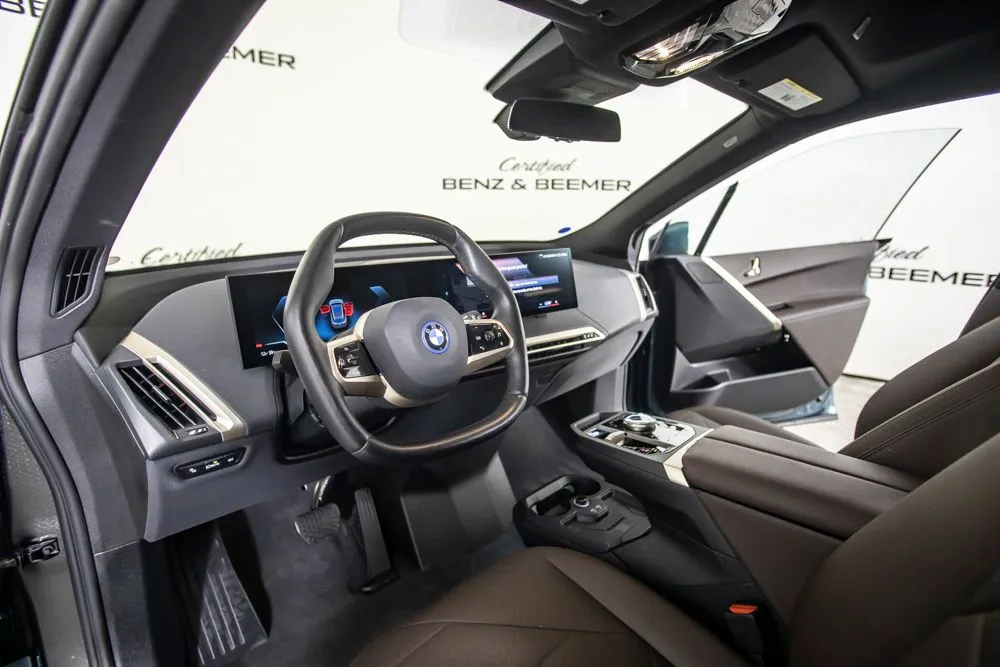 BMW iX photo 20
