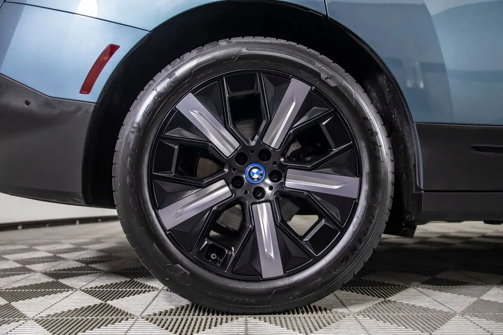 BMW iX photo 44