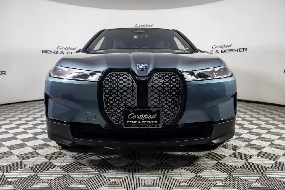 BMW iX photo 5
