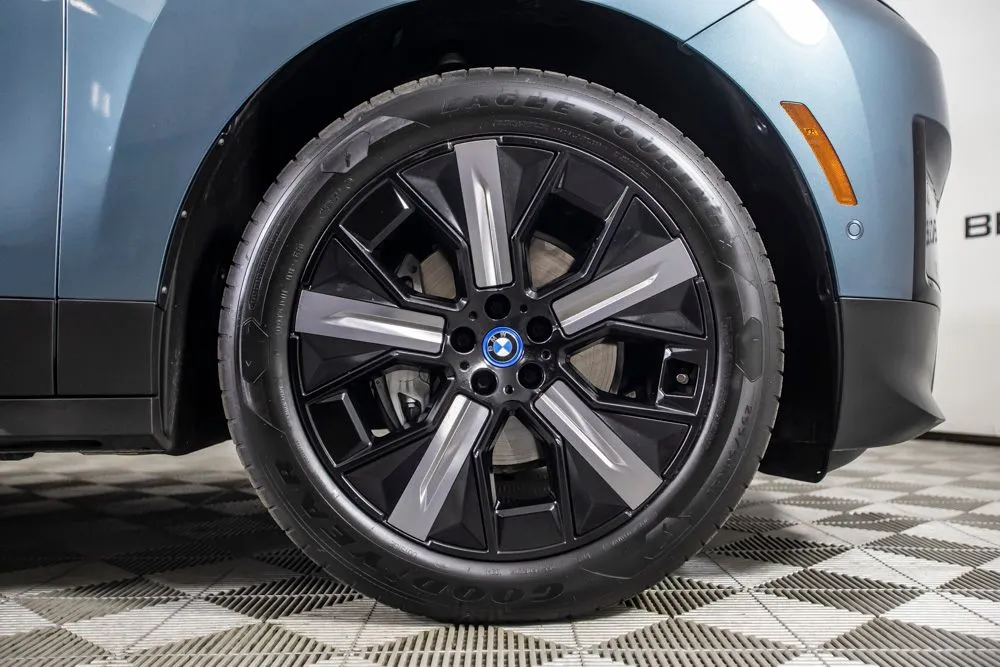 BMW iX photo 43