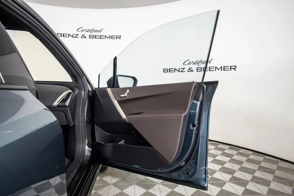 BMW iX photo 19