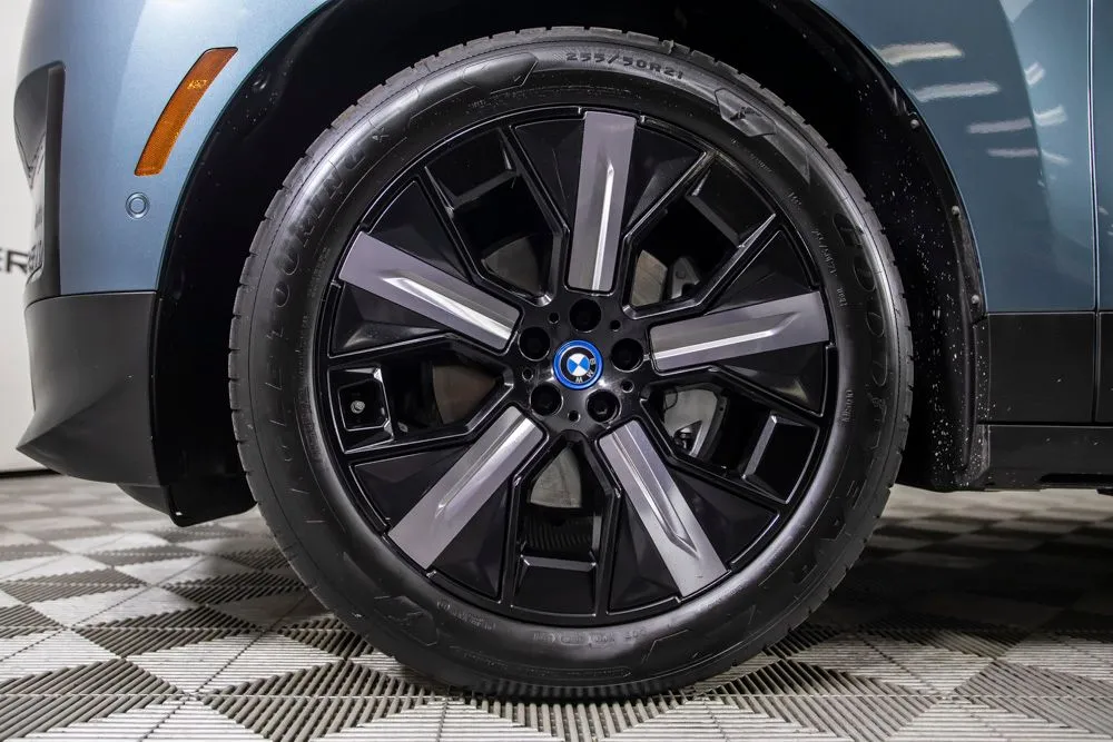 BMW iX photo 42