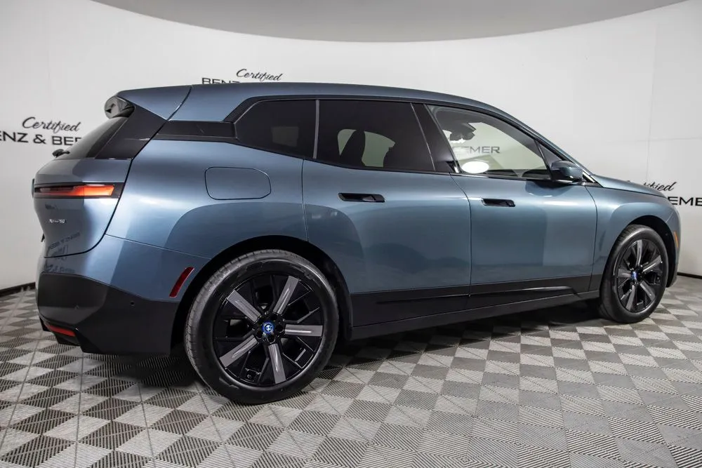 BMW iX photo 4