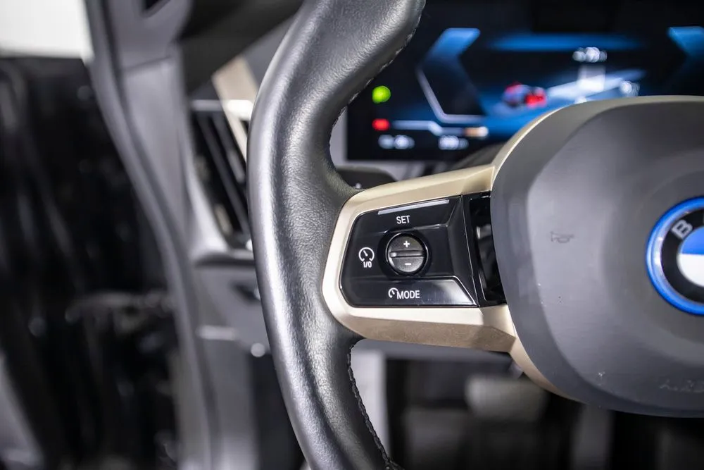 BMW iX photo 37