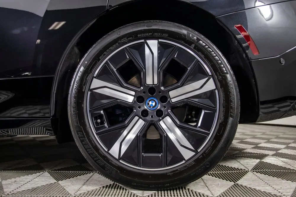 BMW iX photo 42