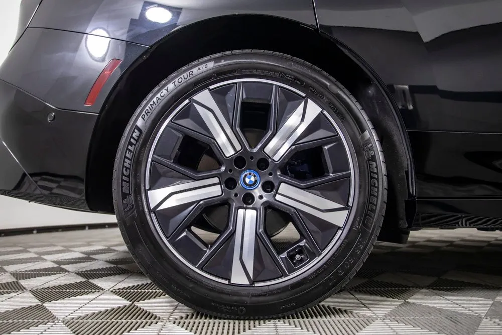 BMW iX photo 41