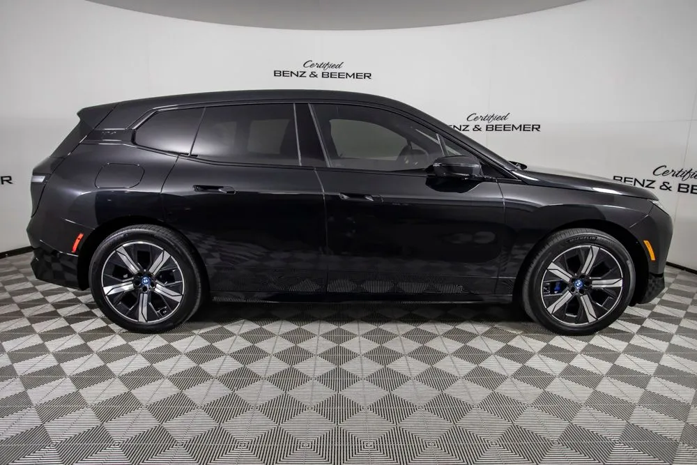 BMW iX photo 11