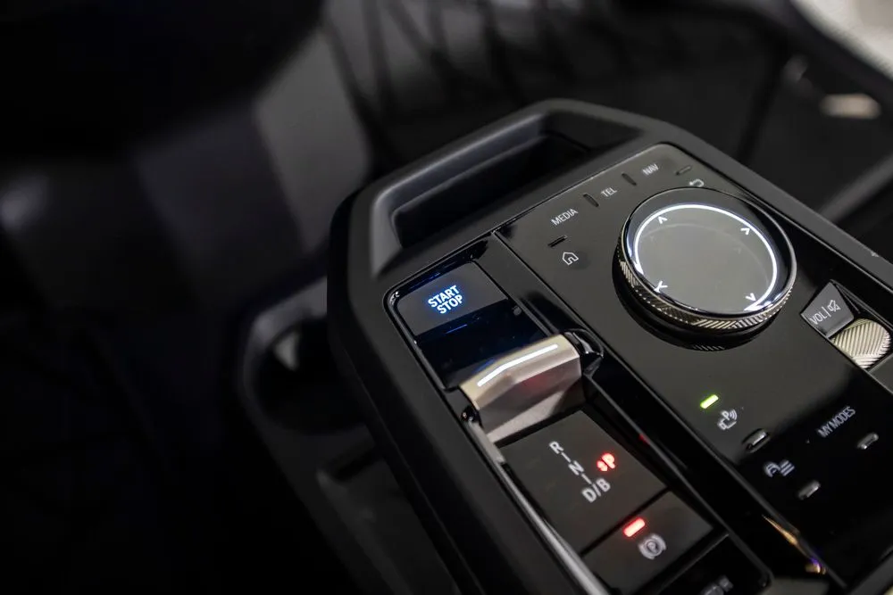 BMW iX photo 33