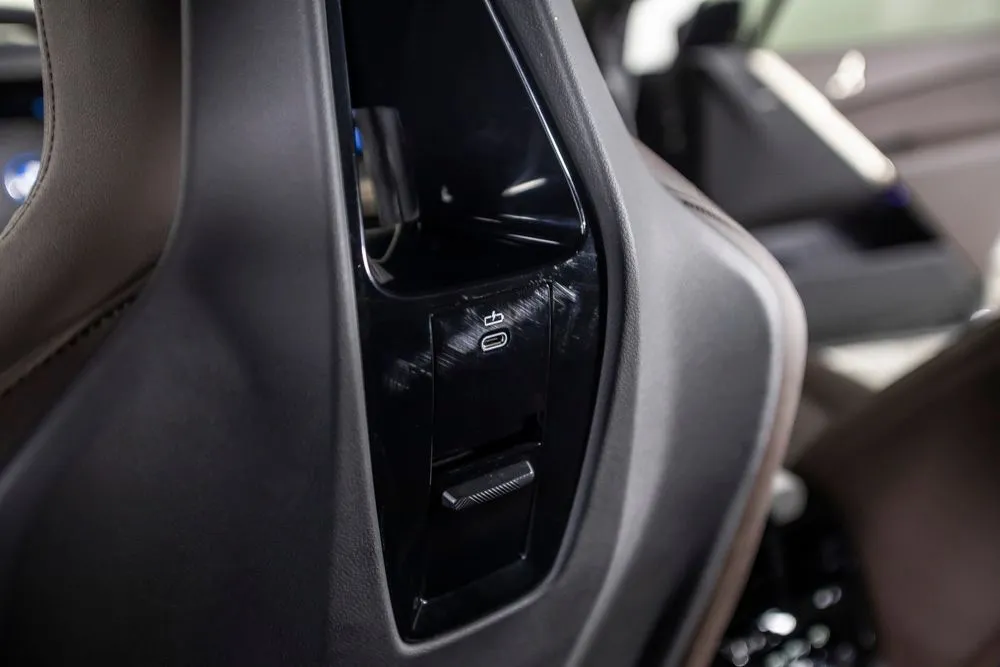 BMW iX photo 23