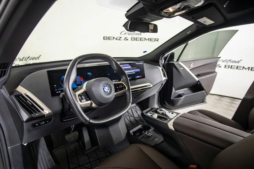 BMW iX photo 20