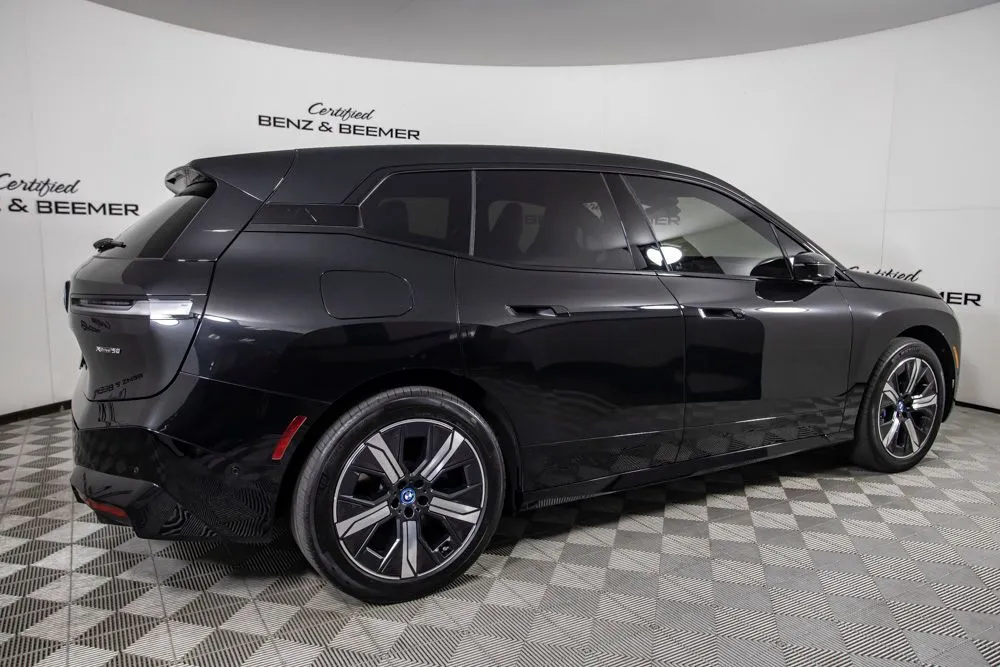 BMW iX photo 10
