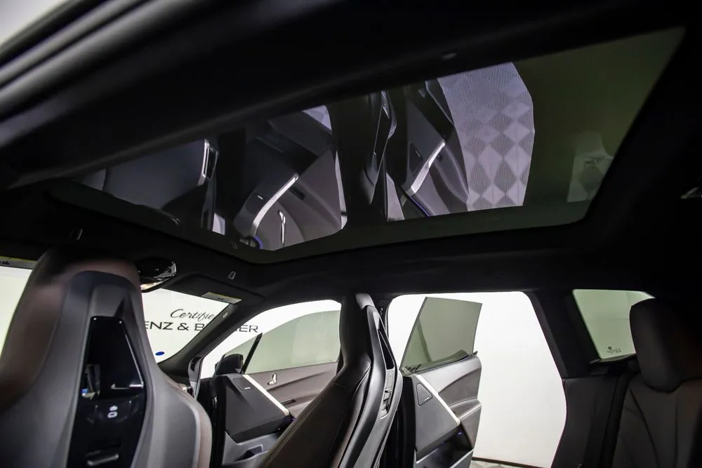BMW iX photo 22