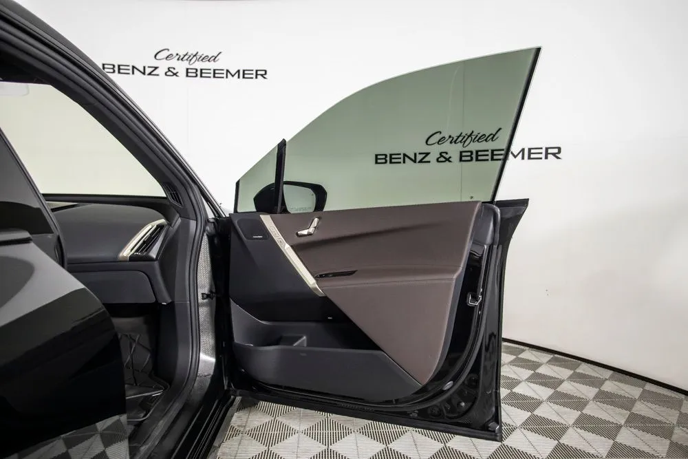 BMW iX photo 19