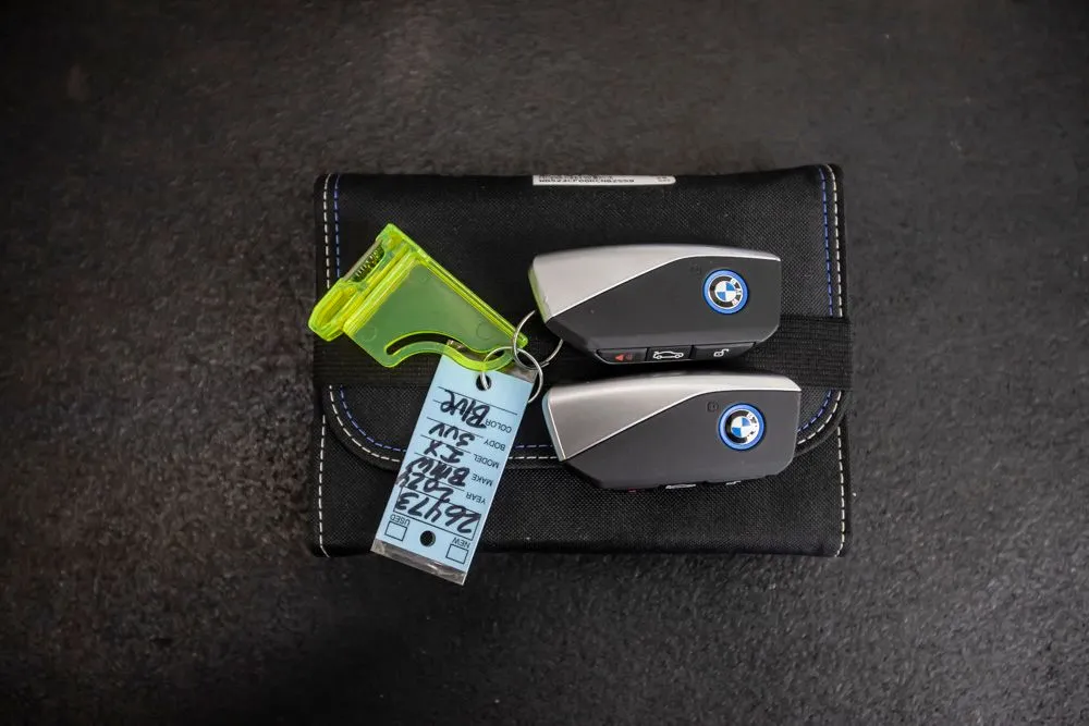 BMW iX photo 43