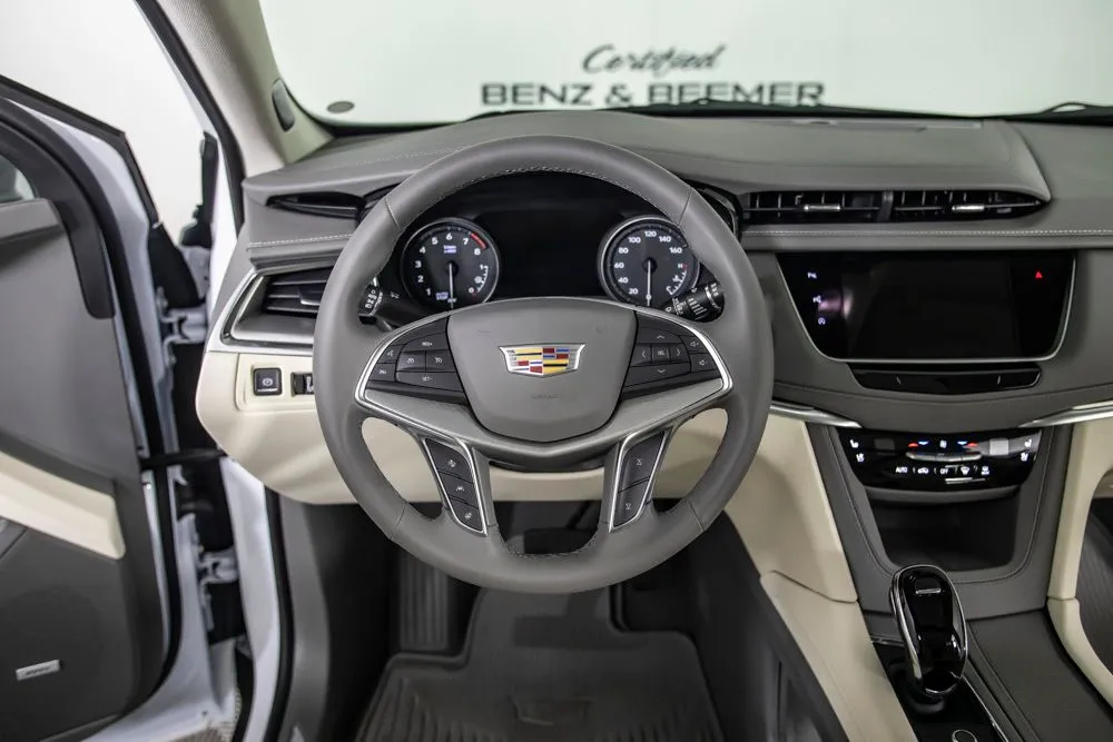 Cadillac XT5 photo 23