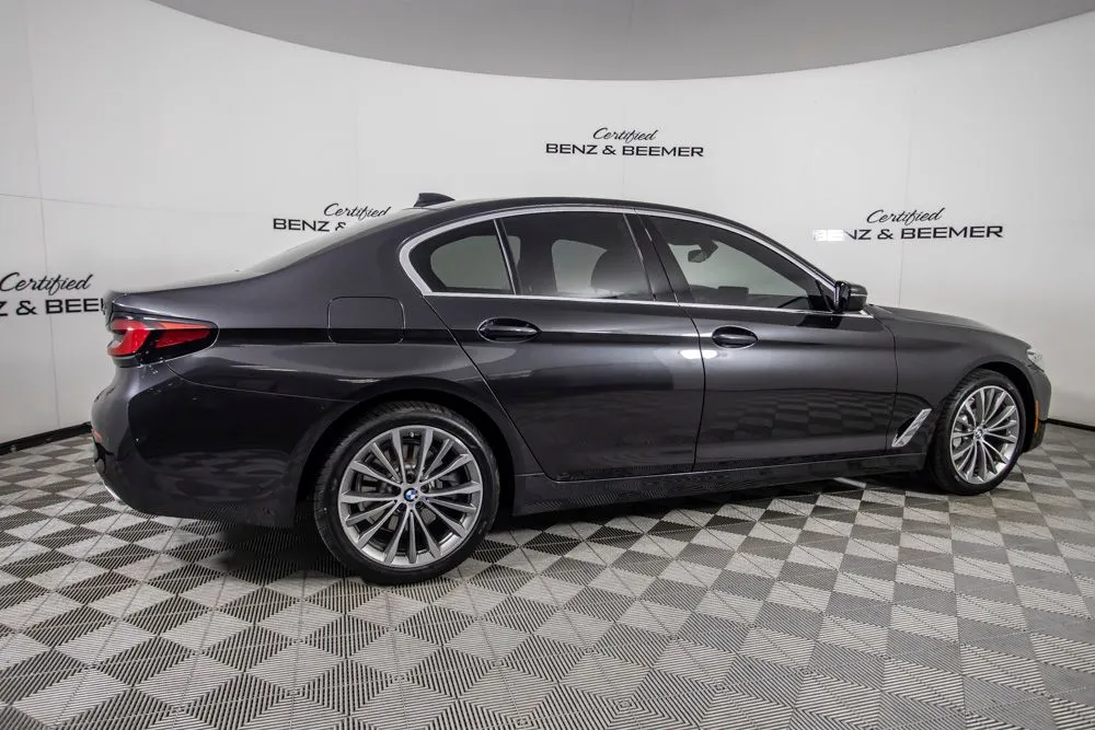 BMW 5 Series photo 4