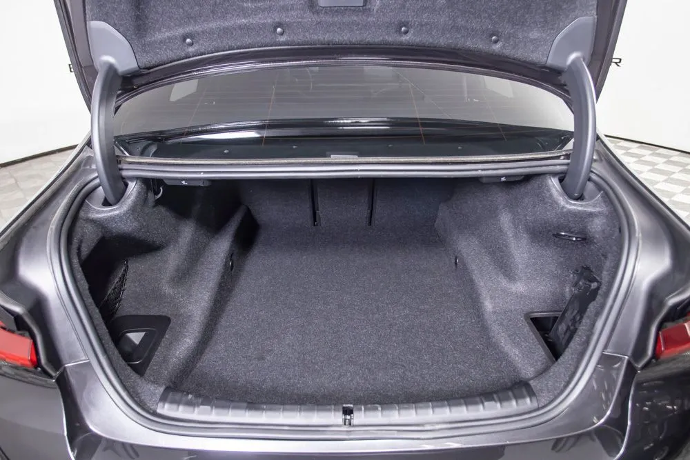 BMW 5 Series photo 8