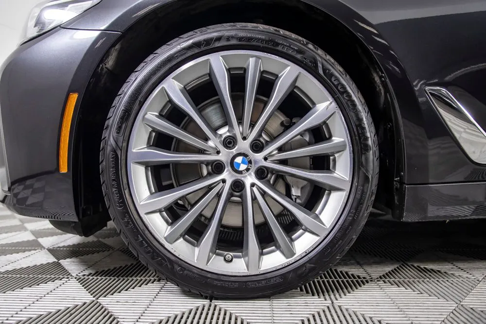 BMW 5 Series photo 39