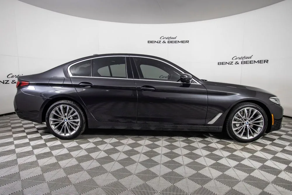 BMW 5 Series photo 3