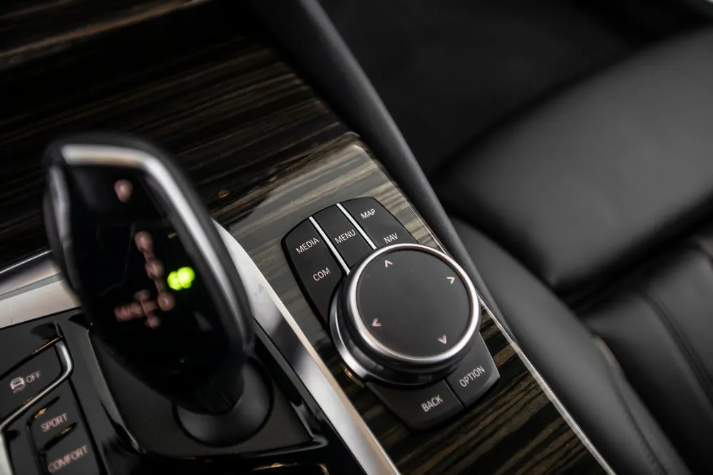 BMW 5 Series photo 32