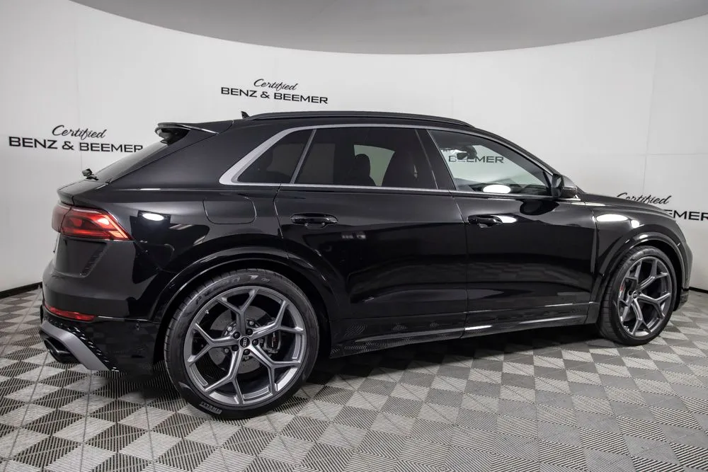 Audi RS Q8 photo 3